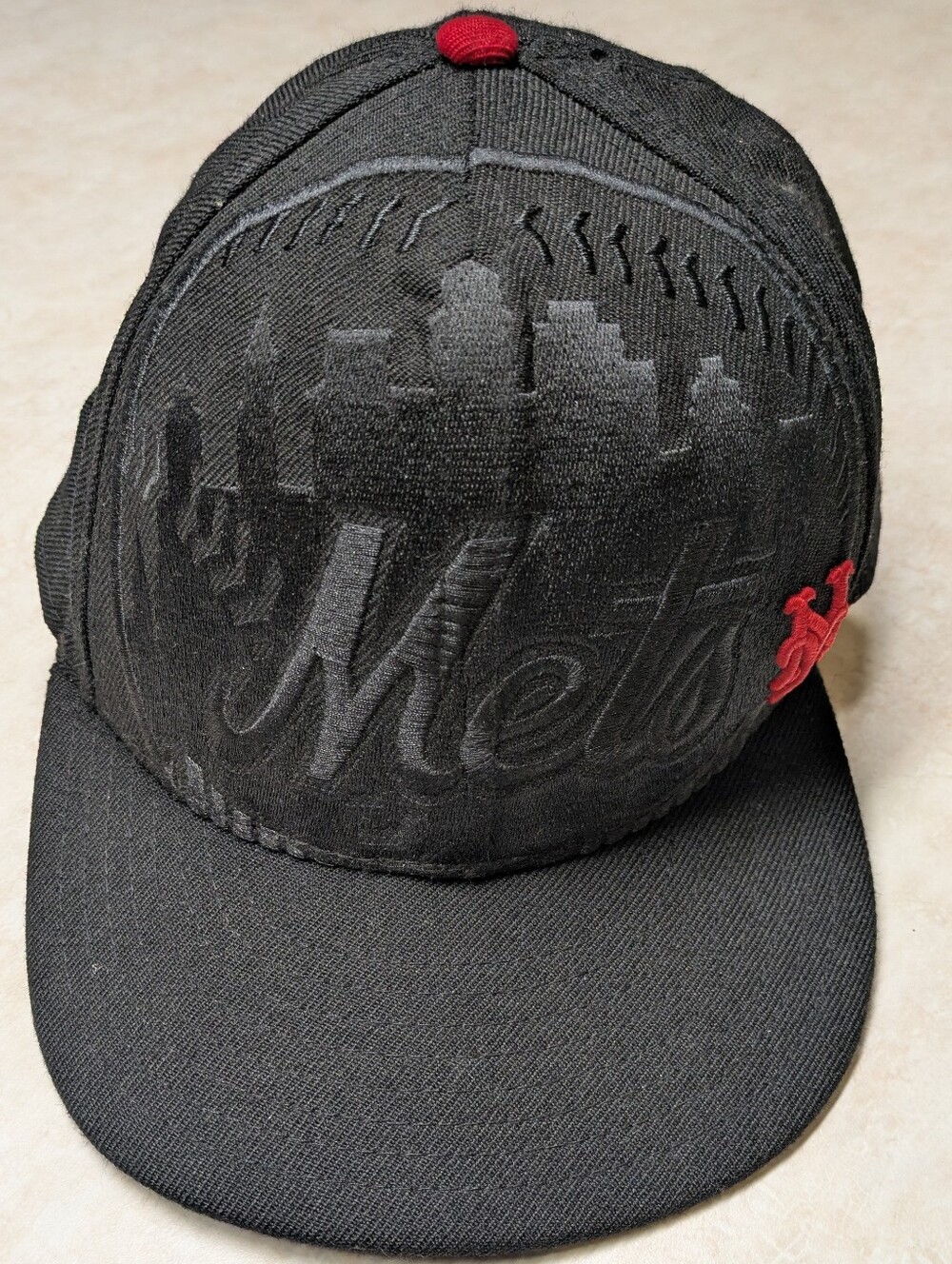 Mets New Era Black 59FIFTY Fitted Baseball Cap with Red Tag Detail